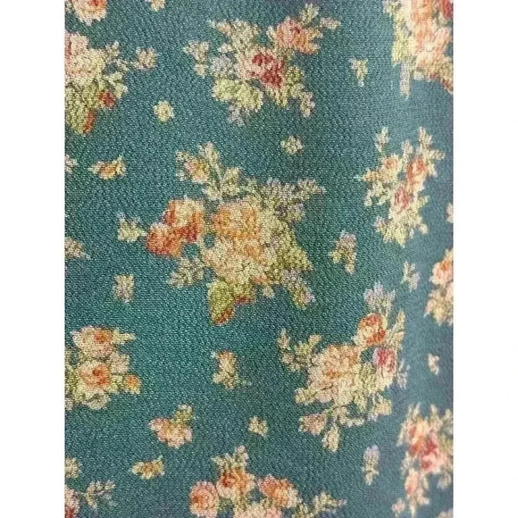 American Eagle Mini Floral Skirt (405) - Picture 6 of 11